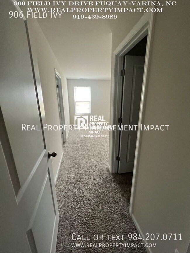 Building Photo - 906 Field Ivy Dr