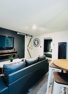 Building Photo - Tiny Cozy Loft in Delano