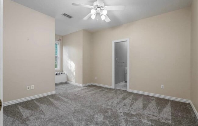 Building Photo - 94 E Fairbranch Cir