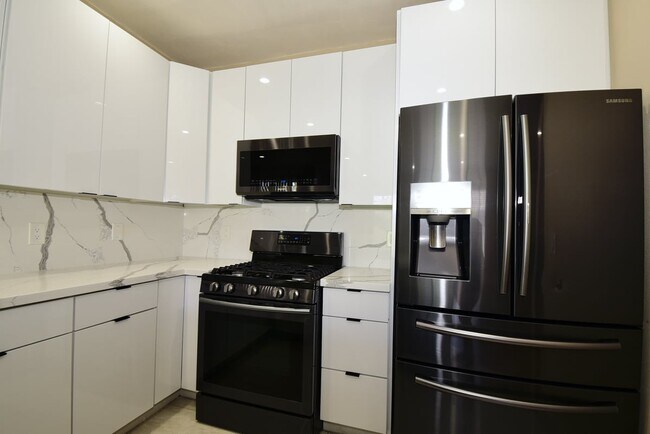 Building Photo - 1Attached Car Garage | 2Bed | 2Bath