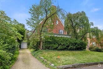 Building Photo - *Beautifully Updated & Spacious 4BD/3.5BA ...