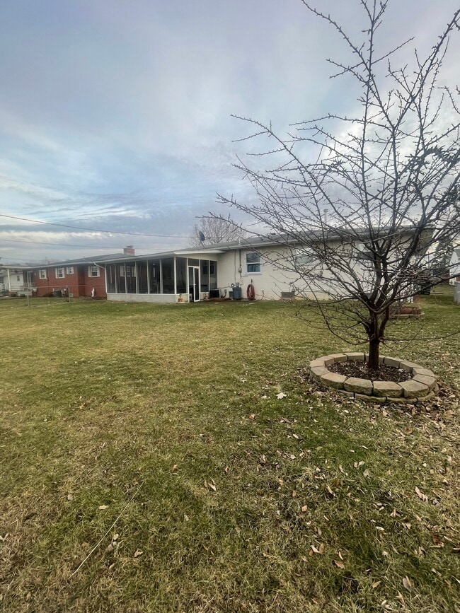 Building Photo - 2832 Longfield Rd