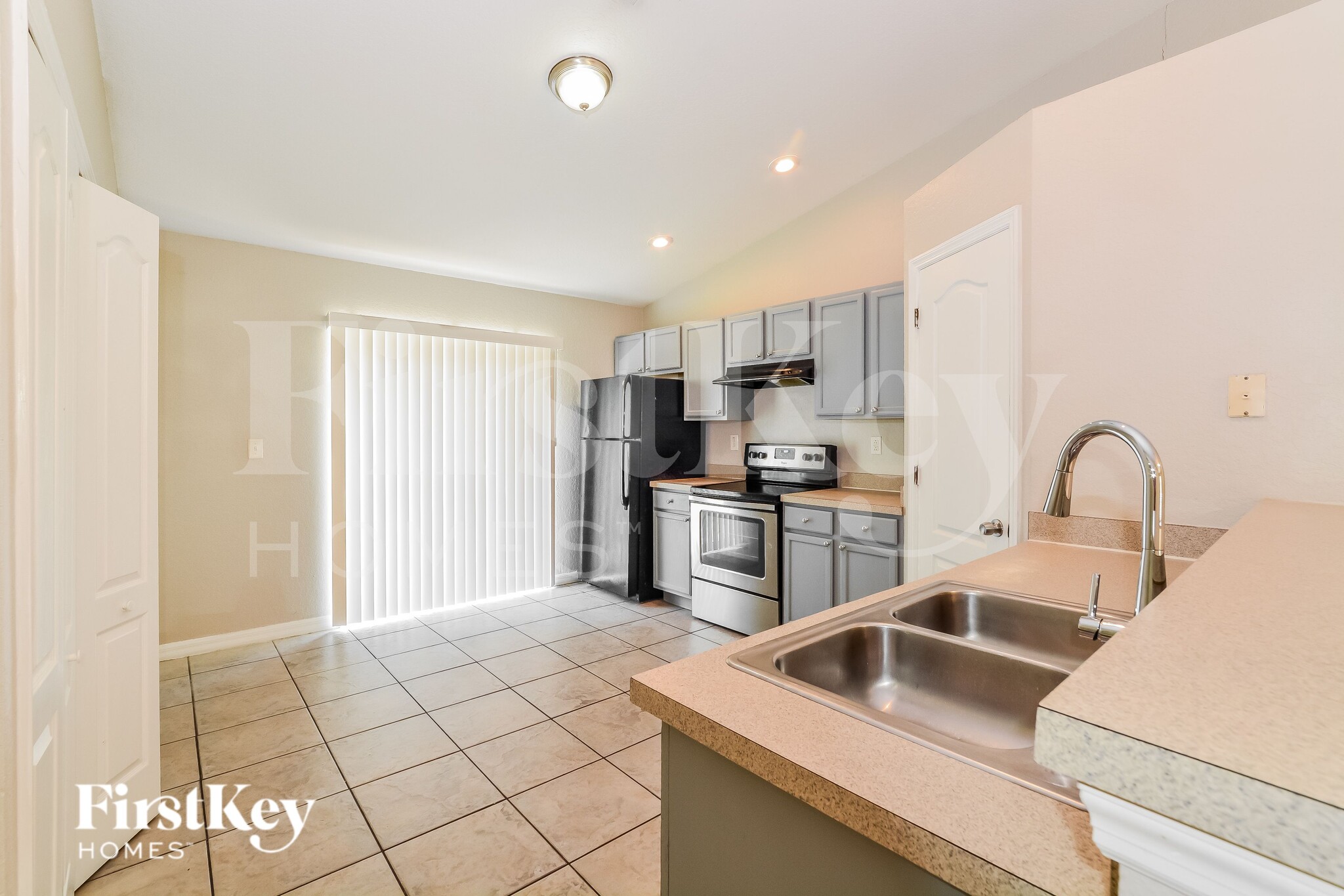 Building Photo - 2657 Bentley Dr