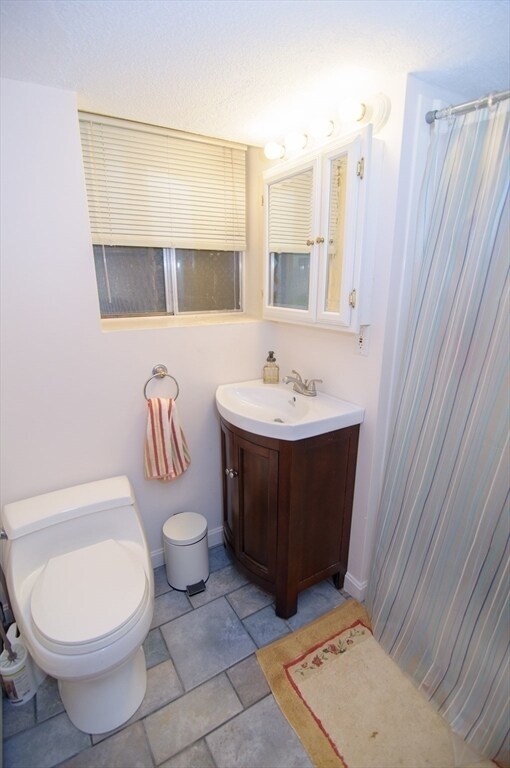 Building Photo - 60 Greenleaf Cir