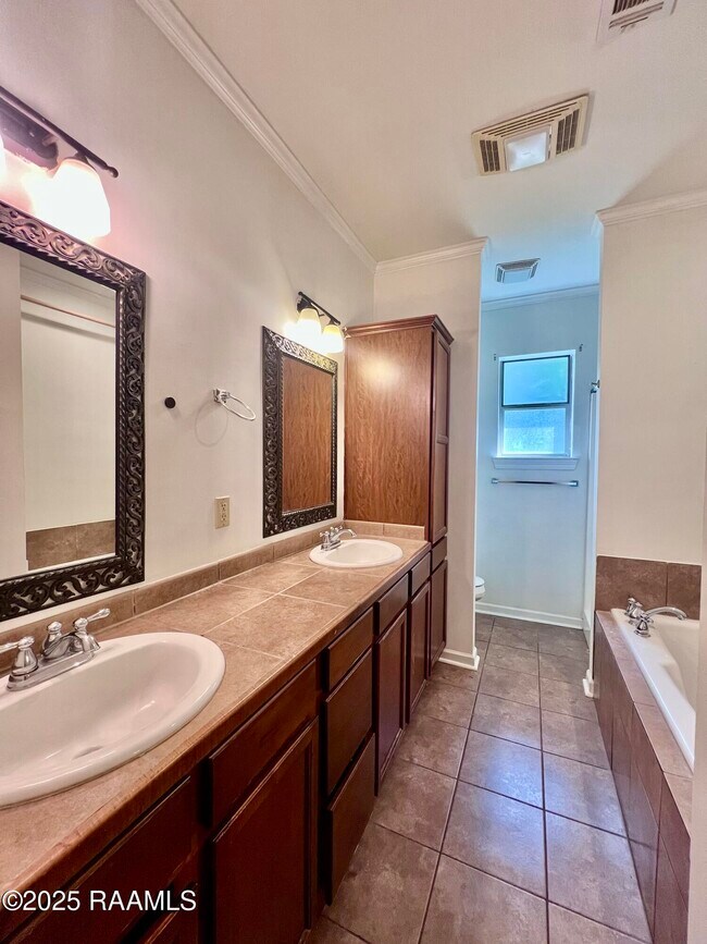 Building Photo - 204 Chevalier Blvd