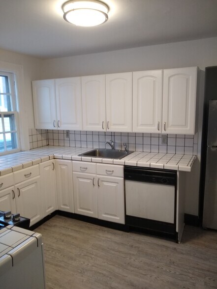 Building Photo - 310 Sixth Ave