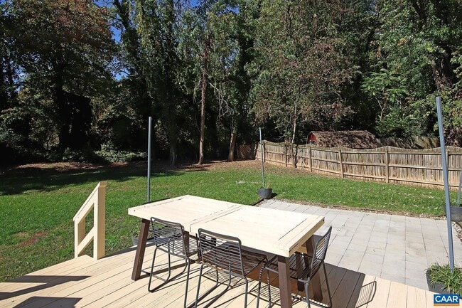 Building Photo - 211 Greentree Park