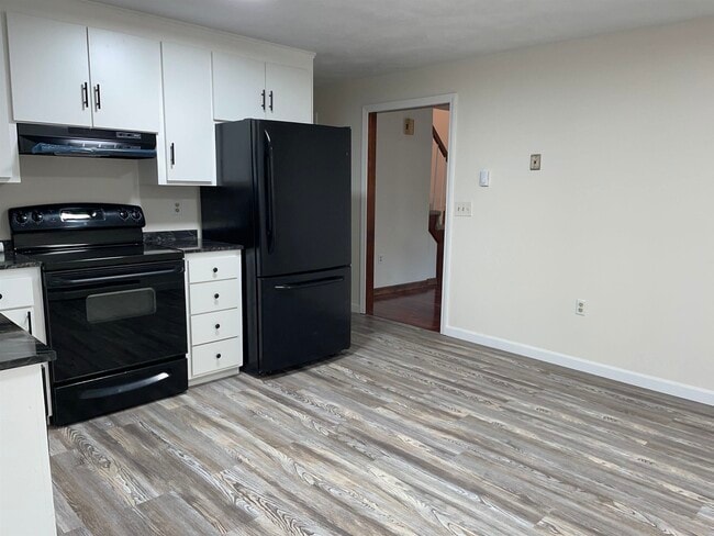 Building Photo - 30 Emerald Dr