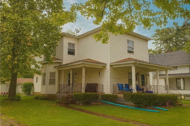 Building Photo - 247 7th St