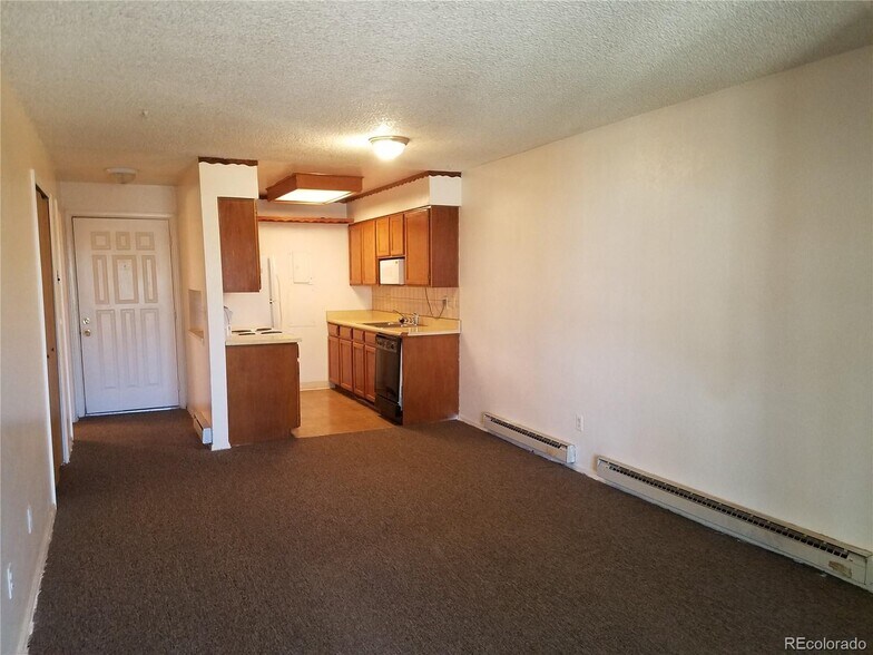 Building Photo - 14780 E Kentucky Dr