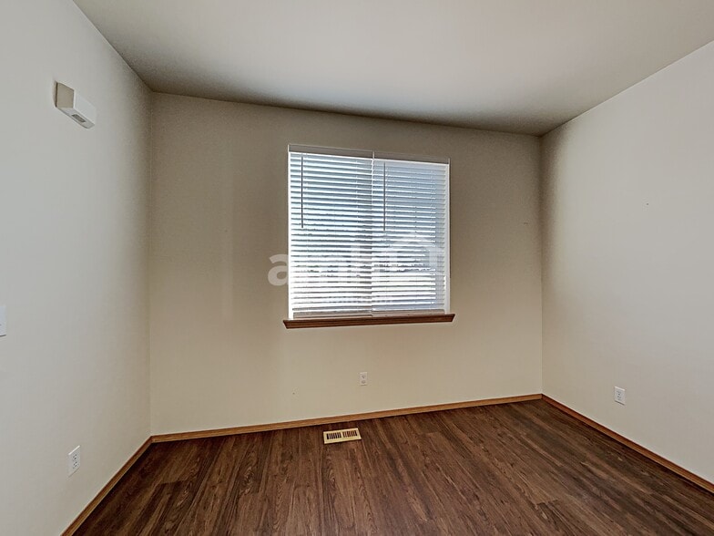 Building Photo - 2808 6th St SE