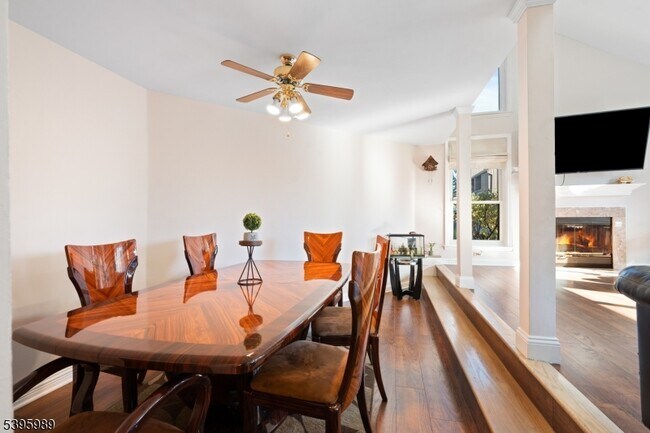 Building Photo - 4141 Bloomingdale Dr