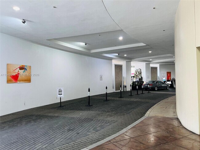 Building Photo - 1750 N Bayshore Dr