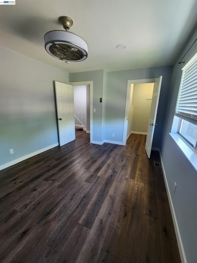 Building Photo - 4985 N Holt Ave