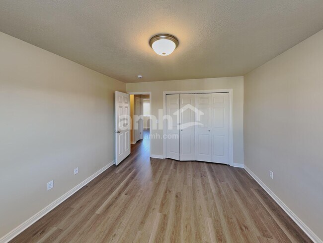 Building Photo - 1169 N Orchard Ave