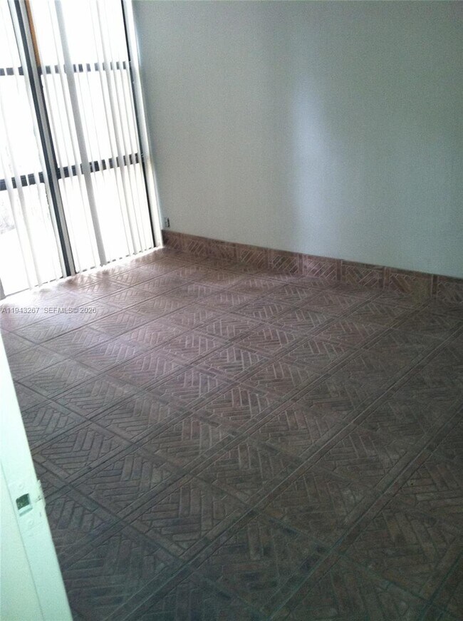 Building Photo - 17021 N Bay Rd