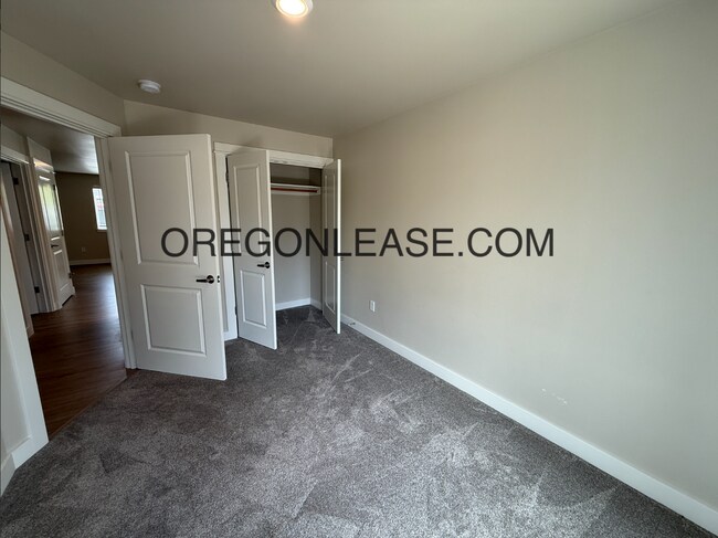 Building Photo - Newer 2-Bedroom Apartment located off Jasper rd in South Springfield