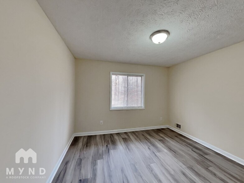 Building Photo - 195 N Fayette Dr