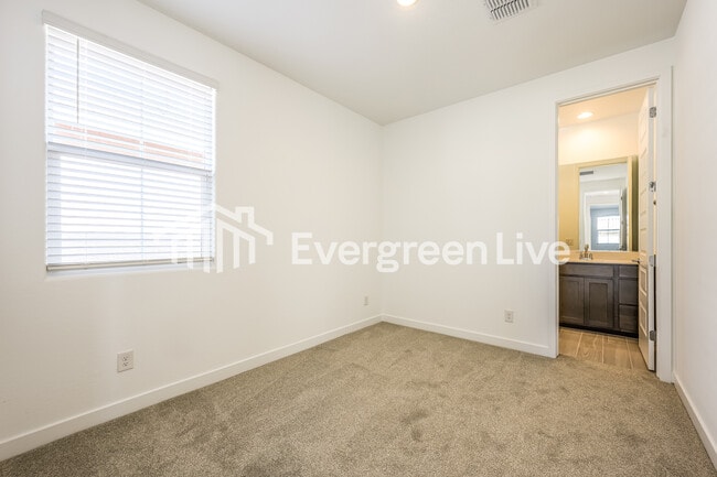 Building Photo - 9844 W Verde Ln