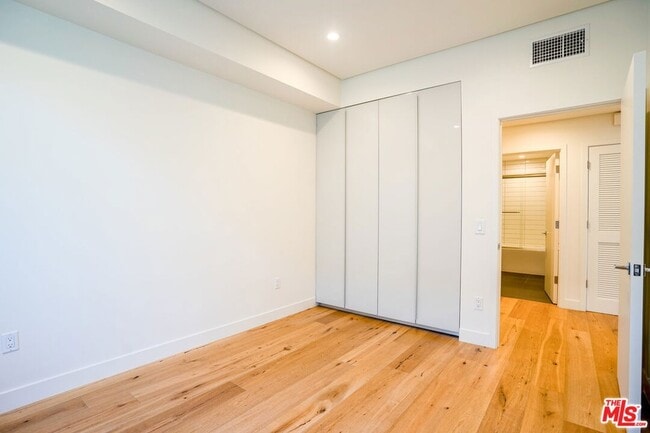 Building Photo - 938 Orange Grove Ave