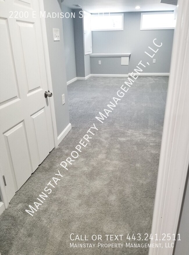 Building Photo - 2200 E Madison St