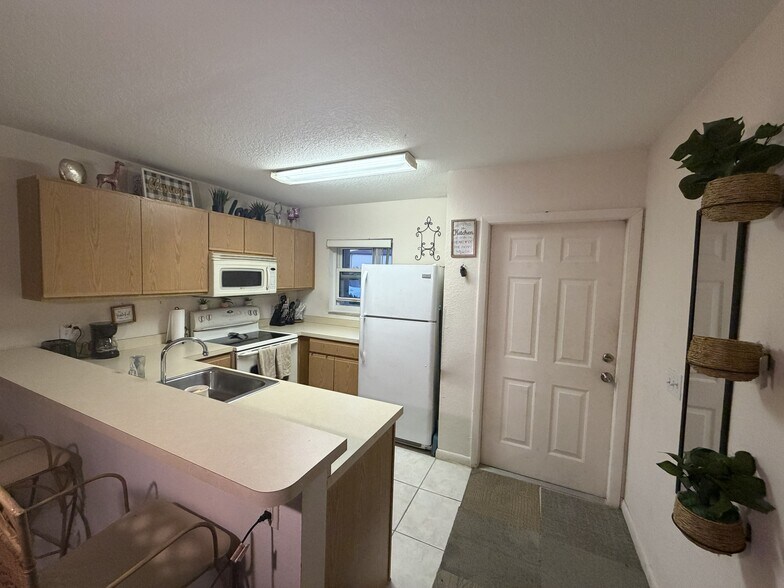 Building Photo - 25050 Sandhill Blvd