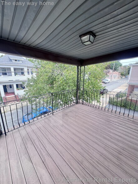 Building Photo - 96 Capen St
