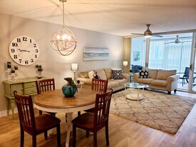 Building Photo - 4530 Pinebrook Cir