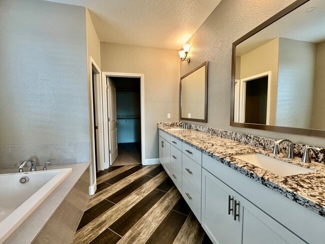 Building Photo - 5 YEARS NEW,  FORMER MODEL HOME BUILT BY LENNAR HOMES, 4 BED, 2.5 BATH, 2 CAR GARAGE