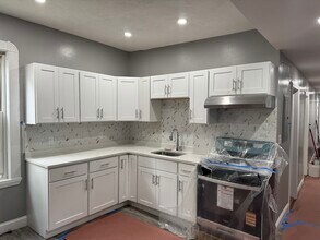 Building Photo - 419 Seaver St