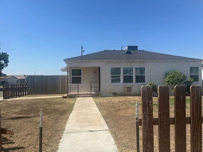 Primary Photo - 501 Linda Vista Dr