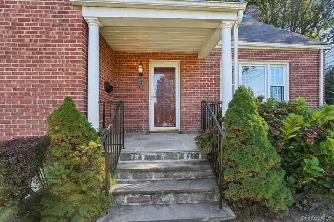 Building Photo - 71 Tamarack Rd