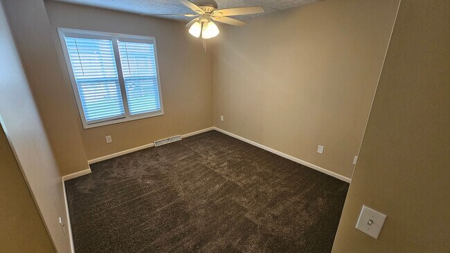 Building Photo - 557-559 Bailey Drive