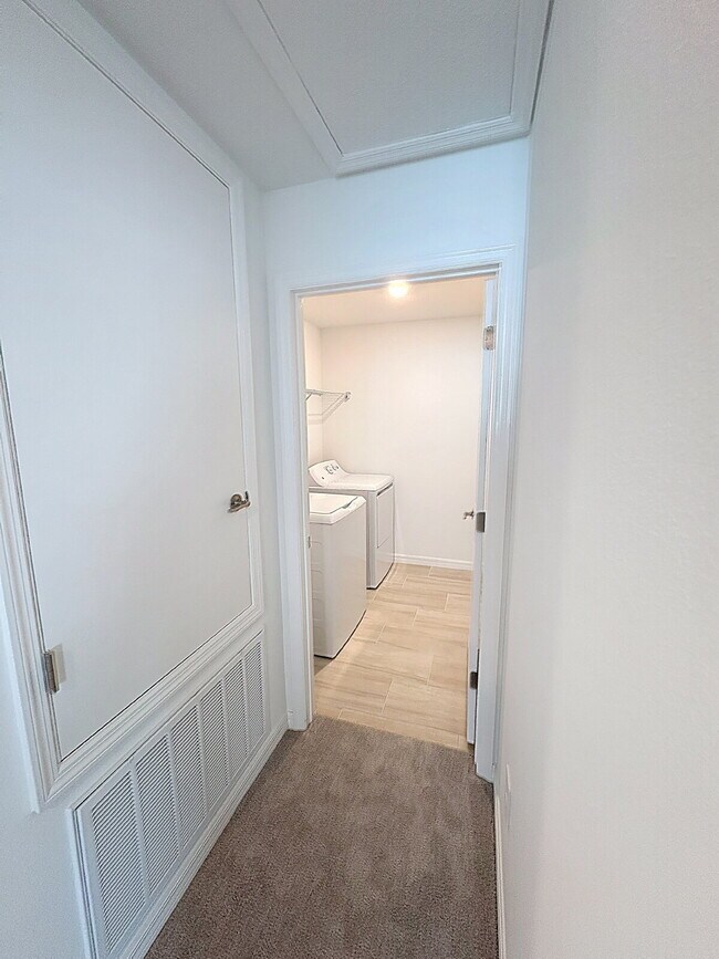 Building Photo - 8438 Blue Wave Ln E