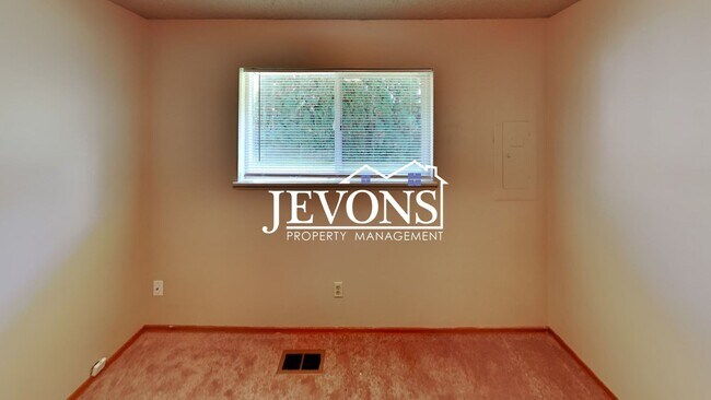 Building Photo - 109-111 N 69th Ave
