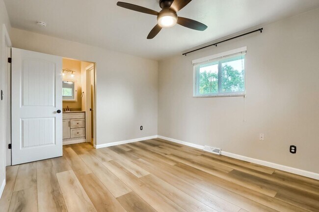 Building Photo - 4 BED 3 BATH HOUSE NEAR CREAK PARK!!!