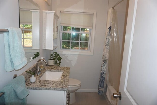 Building Photo - 2163 Lilac Ln