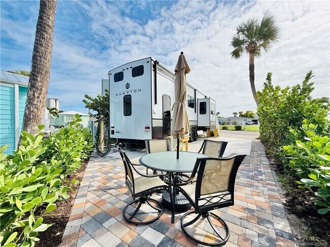 Building Photo - 10725 S Ocean Dr