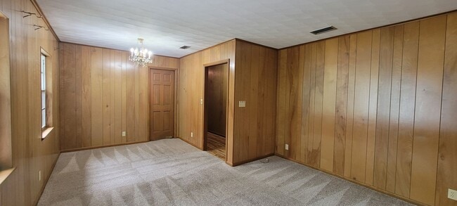 Building Photo - 141 SE 59th St