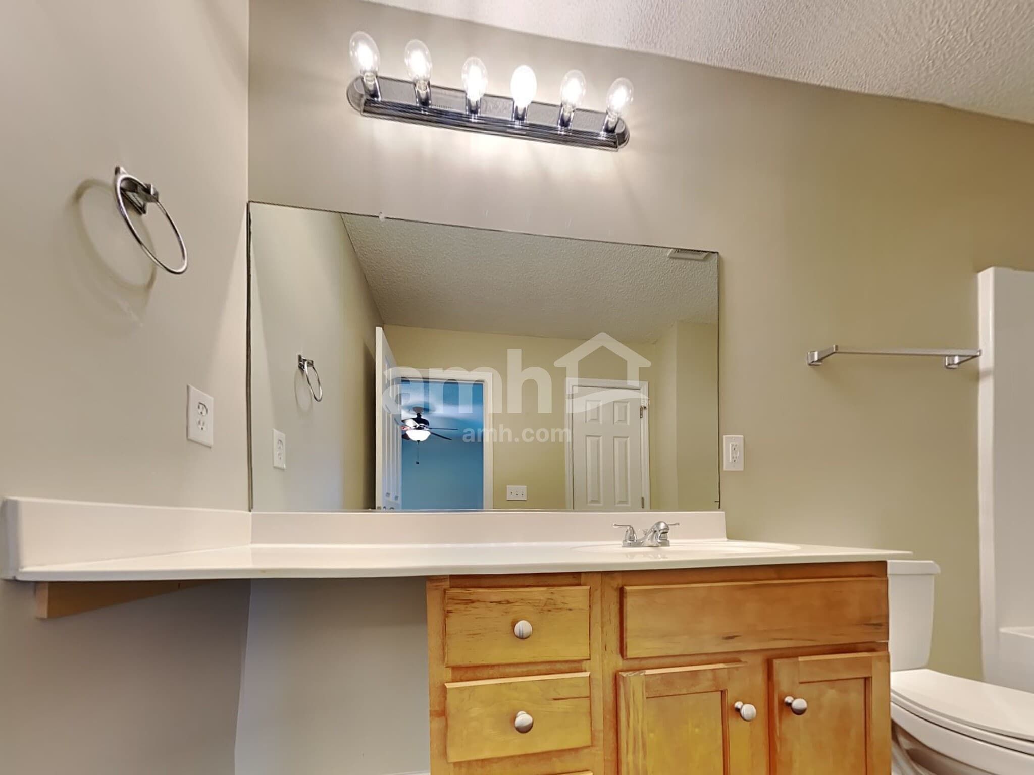 Building Photo - 136 Wildberry Ln