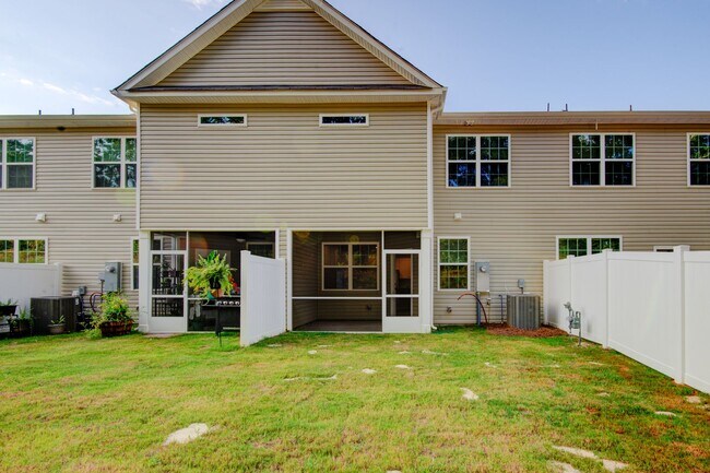 Building Photo - 14061 Castle Nook Dr