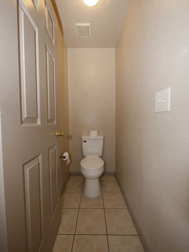 Building Photo - 460 Toyon Dr