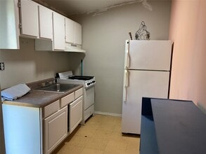 Building Photo - 3620 Reveille St