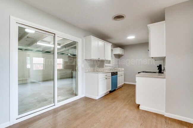 Building Photo - 813 S Midwest Blvd