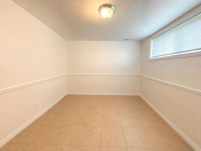Building Photo - Spacious 3-Bed, 2-Bath Basement Unit in Murray