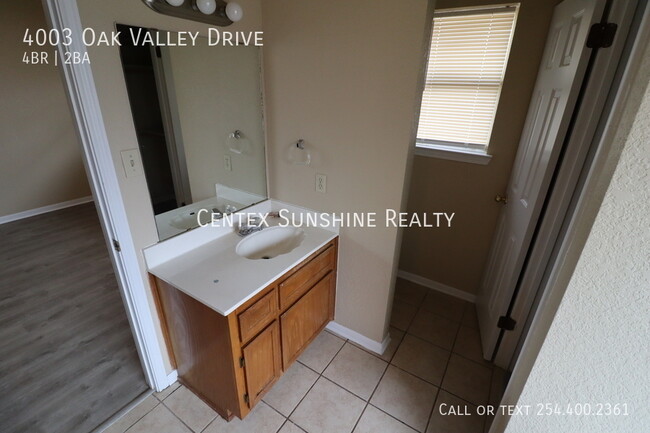Building Photo - 4003 Oak Valley Dr