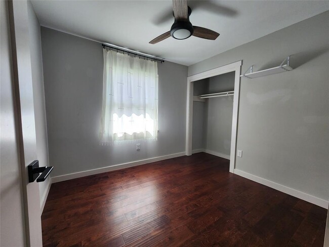 Building Photo - 4703 Surrey Dr