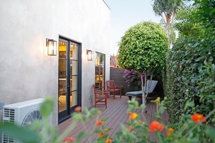 Building Photo - 6345 Babcock Ave