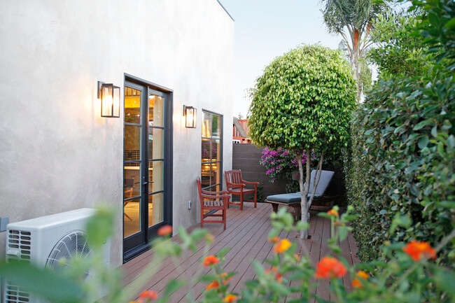 Building Photo - 6345 Babcock Ave