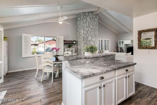 Building Photo - 7526 Via De Ln